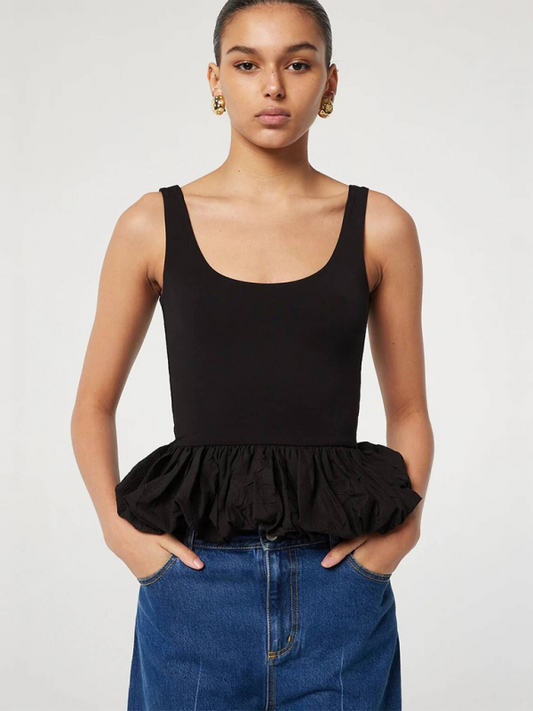 What Kind of Neckline Should I Wear According to My Body Shape?