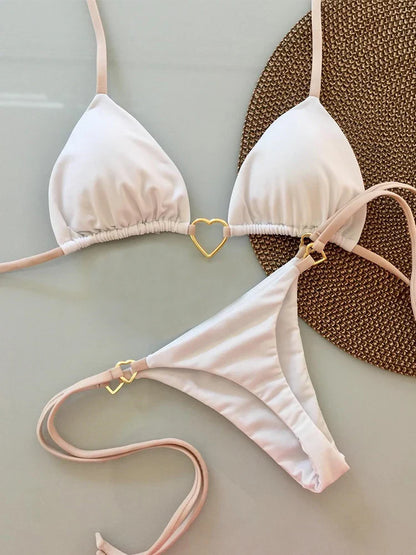 Brasilianischer Triangel-BH und Micro-Bikini-String-Bademode-Duo