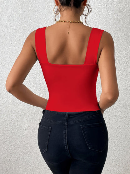 Haut court caraco à col carré coupe slim essentiel pour femmes