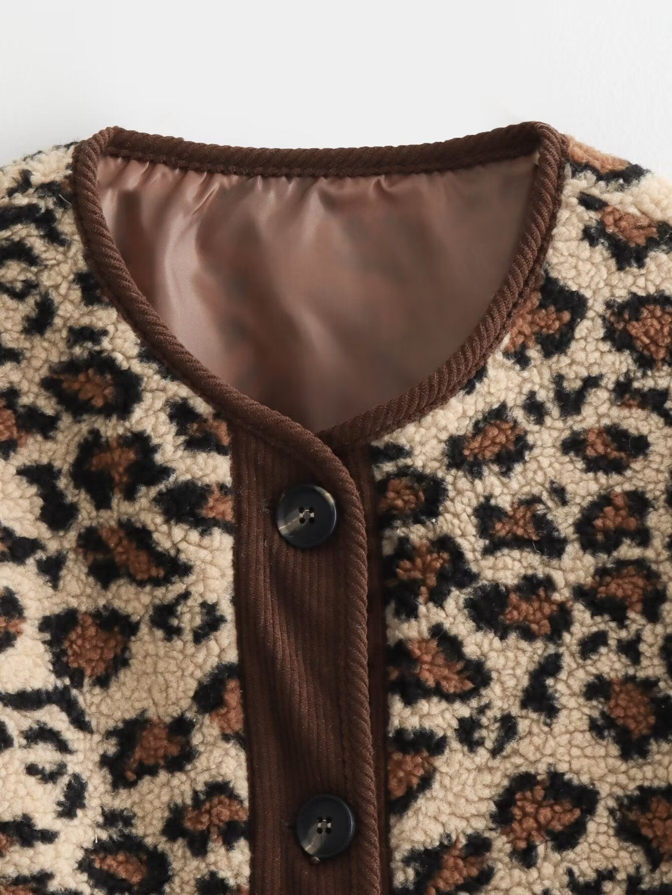 Damen-Cardigan mit übergroßer Plüsch-Leopardenjacke