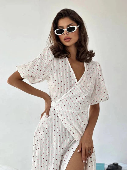 Robe mi-longue à motif cœur et cache-cœur romantique pour les sorties décontractées :