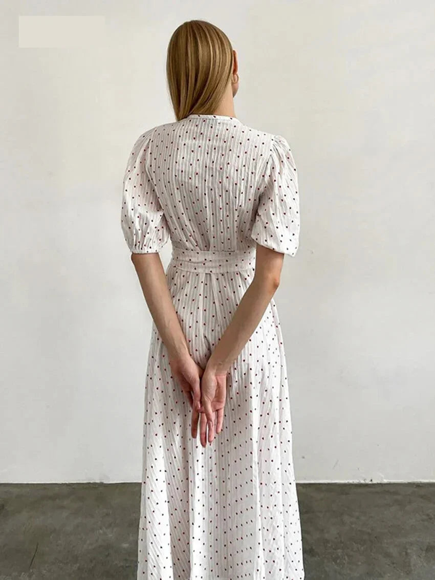 Robe mi-longue à motif cœur et cache-cœur romantique pour les sorties décontractées :