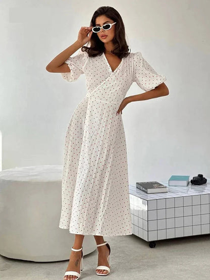 Robe mi-longue à motif cœur et cache-cœur romantique pour les sorties décontractées :