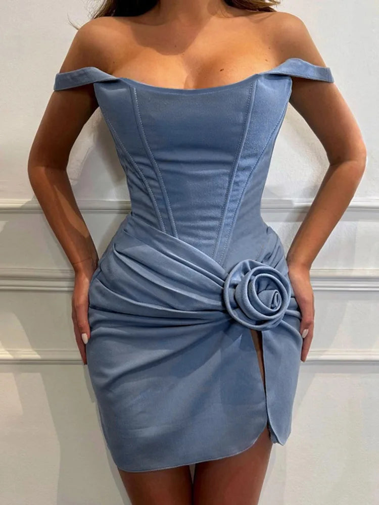 Jeansblaues, figurbetontes Wickelrock-Minikleid mit Blumenapplikationen für Damen