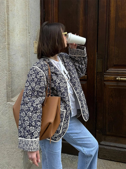 Veste matelassée à fleurs bleu marine de tous les jours