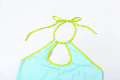 Kräftiges Neon-Set aus Neckholder und Shorts für die aktive Frau