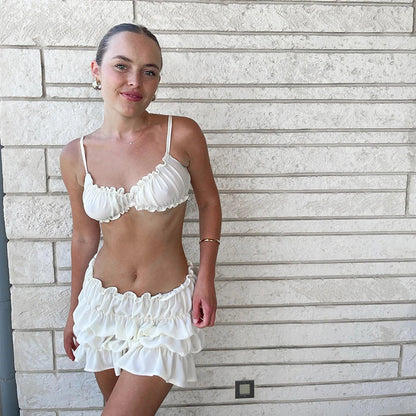 Ensemble mini-jupe et camisole froncée transparente pour l'été