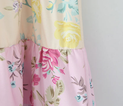 Robe d'été tendance à bretelles florales et épaules nouées à plusieurs niveaux