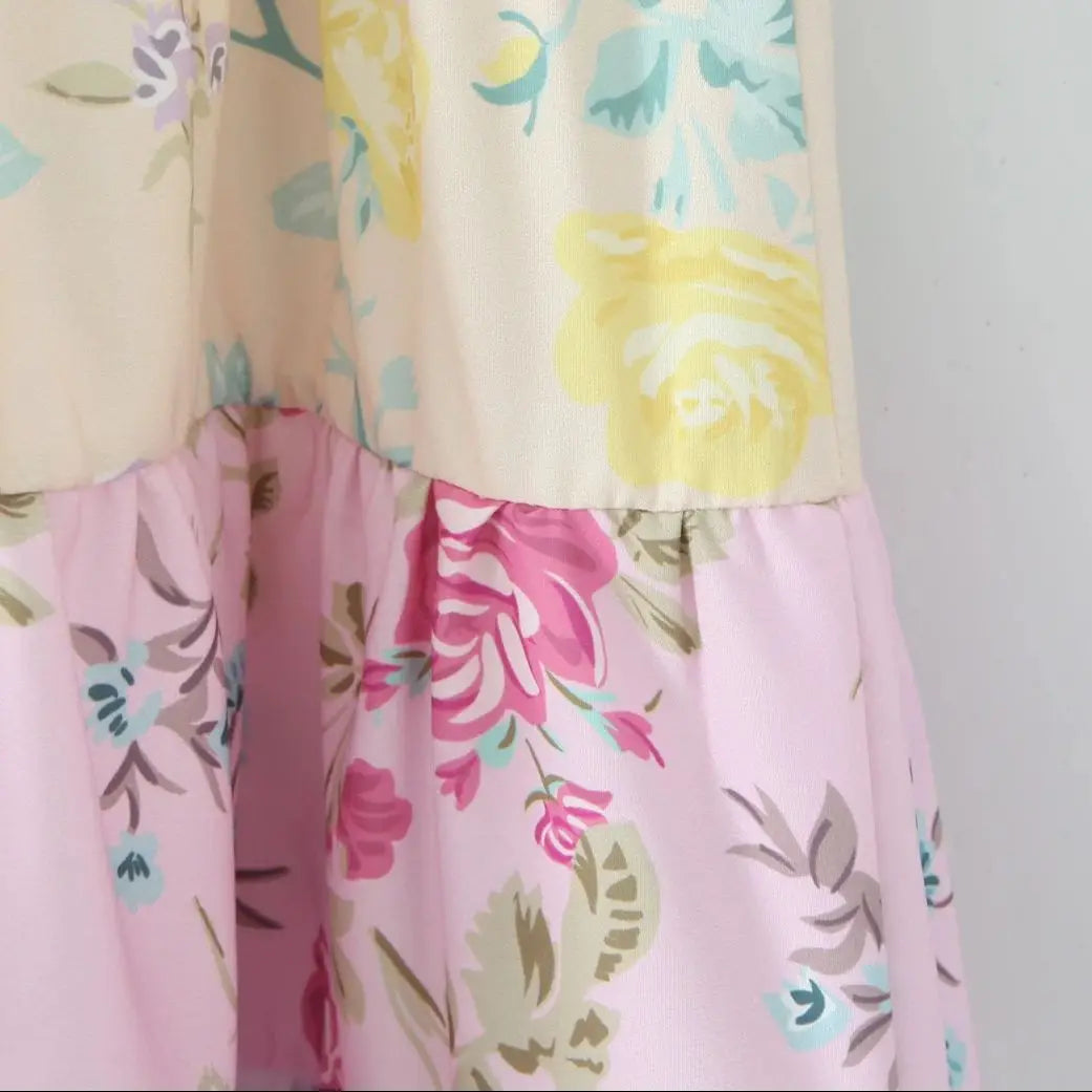 Robe d'été tendance à bretelles florales et épaules nouées à plusieurs niveaux