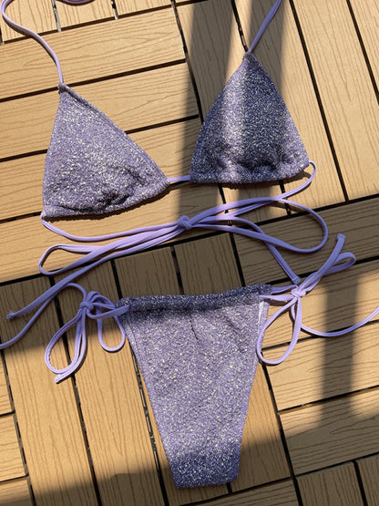 Glitzernder zweiteiliger String-Badeanzug – Triangel-BH und seitlich gebundener Bikini