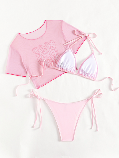 Bikini string rose trois pièces avec cache-maillot en maille