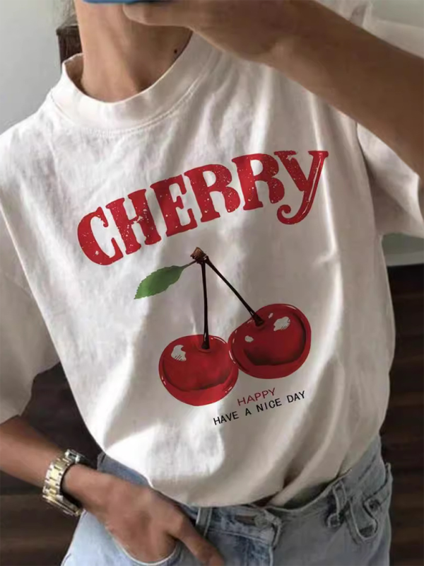 Cherry Happy Day Tee - Grafisches T-Shirt für Frauen