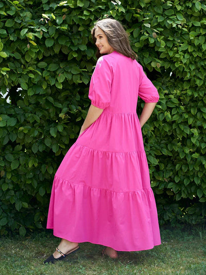 Robe longue à col en V avec coupe ample et design à plusieurs niveaux