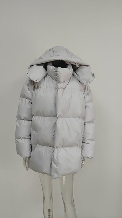 Dicke Steppjacke mit Kapuze für Winterfeste 