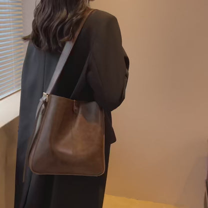 Schicke Urbanite-Ledertasche mit vielseitiger Tasche