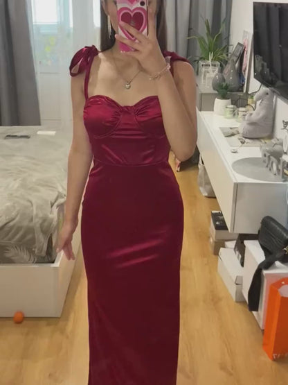 Robe longue de soirée élégante en satin avec fente latérale