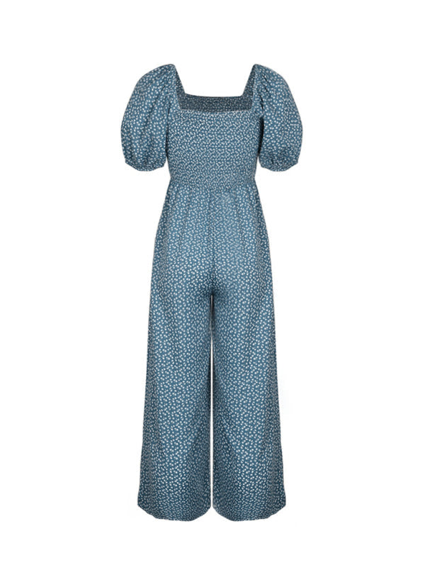 Overall mit Blumendruck – Damen-Playsuit mit quadratischem Ausschnitt und weitem Bein und gesmoktem Oberteil