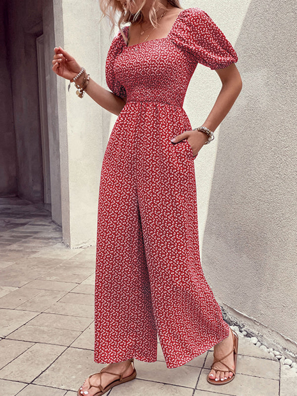 Overall mit Blumendruck – Damen-Playsuit mit quadratischem Ausschnitt und weitem Bein und gesmoktem Oberteil