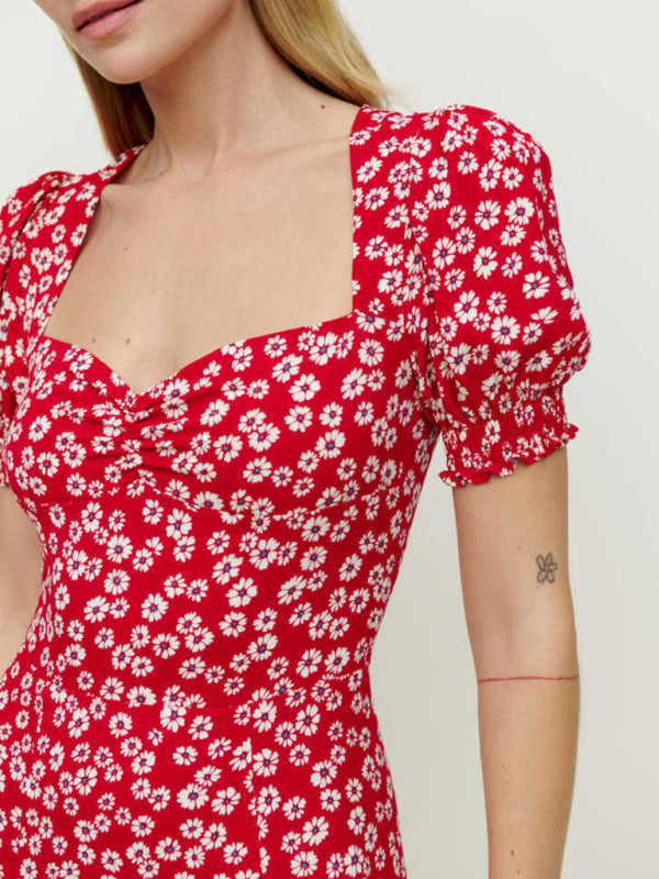 Robe midi fleurie en cœur avec manches bouffantes et fente sur la cuisse