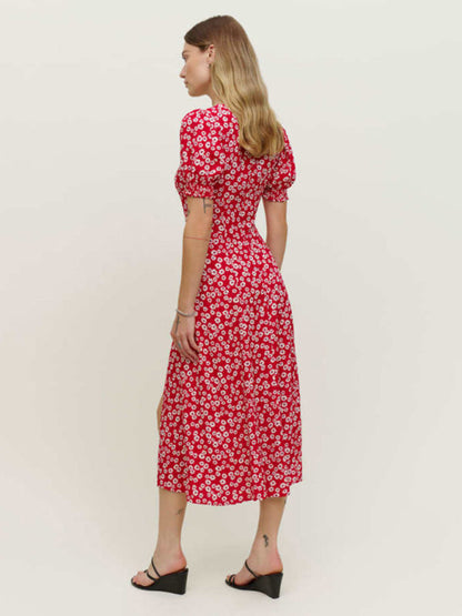 Robe midi fleurie en cœur avec manches bouffantes et fente sur la cuisse